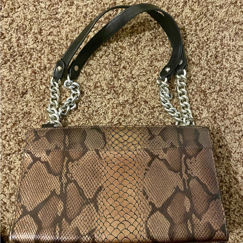 Miche brand classic base bag with 3 strap choices and 5 shells.